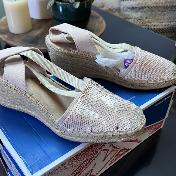 Cute sparkly wedge New ANNE Klein - Picture 3 of 8